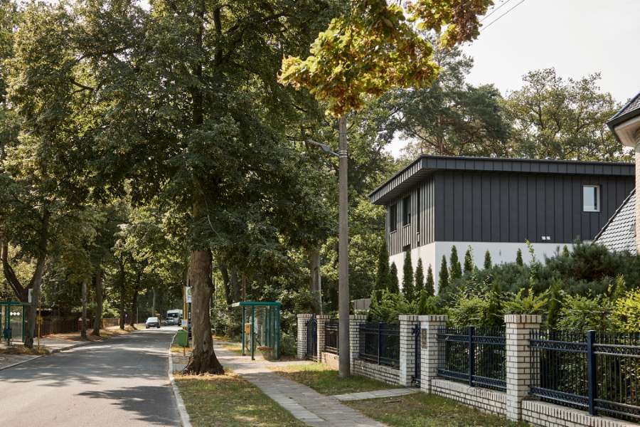 Berliner Vorstadthaus mit DS Nordic Klickfalz an Fassade und auf dem Dach, Haydnallee 71, 14612 Falkensee